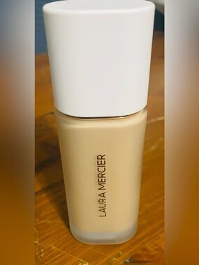 Laura Mercier Weightless Perfecting Foundation 3N1-buff Tone